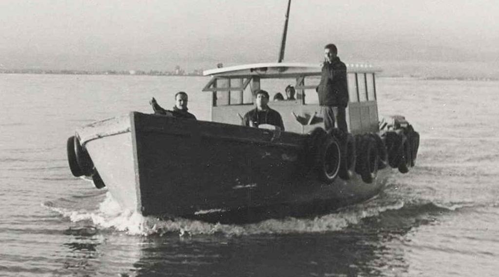 1960 – Sea trials of the first Consulmar boat in the port of Castellón.