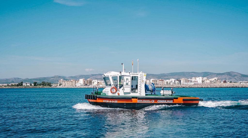 We are committed to the sustainability of our port and maritime services, electrifying and digitizing our fleet.